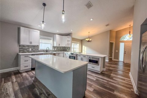 House in Tampa, Florida 4 bedrooms, 158.4 sq.m. № 2167559 - photo 15