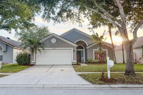 House in Tampa, Florida 4 bedrooms, 158.4 sq.m. № 2167559