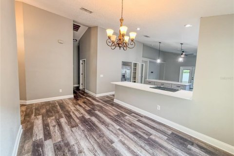 House in Tampa, Florida 4 bedrooms, 158.4 sq.m. № 2167559 - photo 7