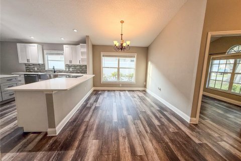 House in Tampa, Florida 4 bedrooms, 158.4 sq.m. № 2167559 - photo 6