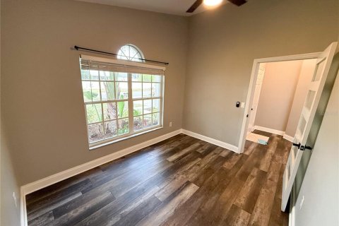 House in Tampa, Florida 4 bedrooms, 158.4 sq.m. № 2167559 - photo 4