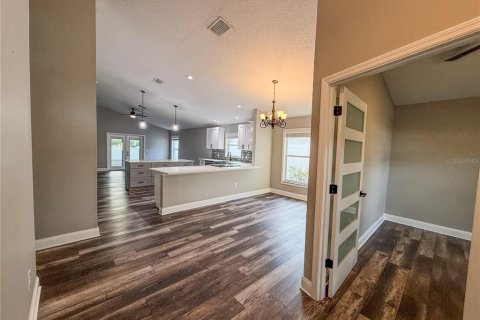 House in Tampa, Florida 4 bedrooms, 158.4 sq.m. № 2167559 - photo 3