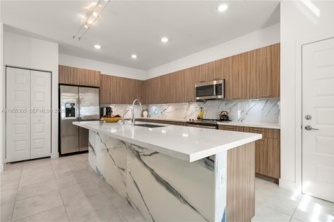 Купить таунхаус в Дорал, Флорида 4 спальни, 200.95м2, № 2009602 - фото 15