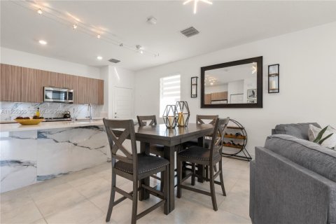 Купить таунхаус в Дорал, Флорида 4 спальни, 200.95м2, № 2009602 - фото 12