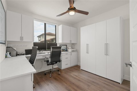 Купить таунхаус в Дорал, Флорида 4 спальни, 200.95м2, № 2009602 - фото 28