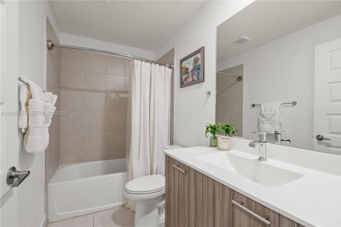 Купить таунхаус в Дорал, Флорида 4 спальни, 200.95м2, № 2009602 - фото 30