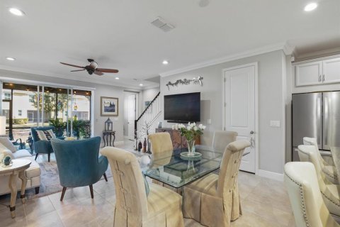 Townhouse in Oldsmar, Florida 2 bedrooms, 175.4 sq.m. № 2379088 - photo 14