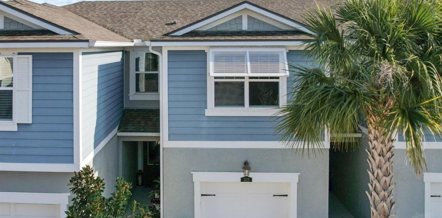 Townhouse in Oldsmar, Florida 2 bedrooms, 175.4 sq.m. № 2379088