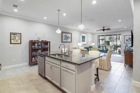 Townhouse in Oldsmar, Florida 2 bedrooms, 175.4 sq.m. № 2379088 - photo 9
