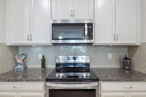 Townhouse in Oldsmar, Florida 2 bedrooms, 175.4 sq.m. № 2379088 - photo 7