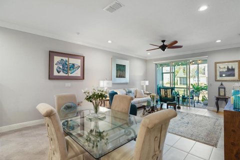Townhouse in Oldsmar, Florida 2 bedrooms, 175.4 sq.m. № 2379088 - photo 15