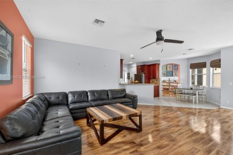House in Lake Worth, Florida 5 bedrooms, 269.51 sq.m. № 2074556 - photo 26
