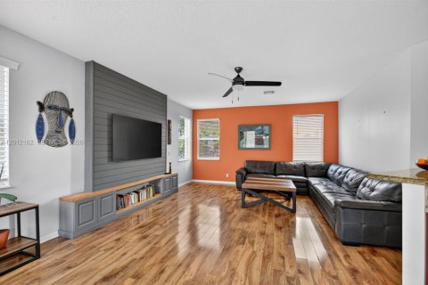 House in Lake Worth, Florida 5 bedrooms, 269.51 sq.m. № 2074556 - photo 24