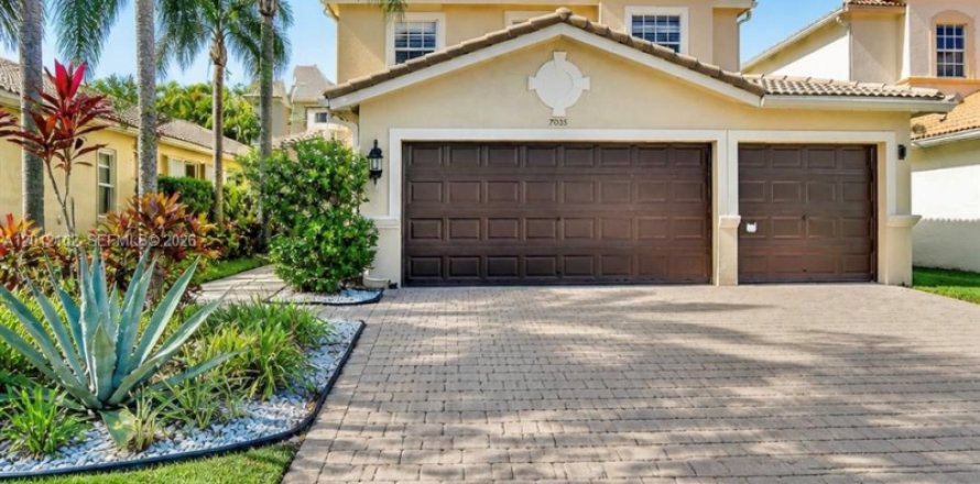 House in Lake Worth, Florida 5 bedrooms, 269.51 sq.m. № 2074556