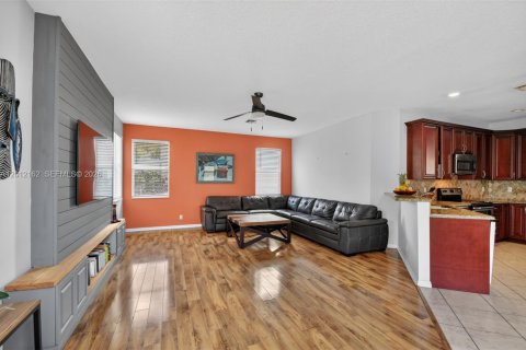House in Lake Worth, Florida 5 bedrooms, 269.51 sq.m. № 2074556 - photo 25