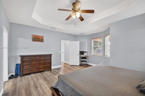 House in Lake Worth, Florida 5 bedrooms, 269.51 sq.m. № 2074556 - photo 29