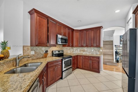 House in Lake Worth, Florida 5 bedrooms, 269.51 sq.m. № 2074556 - photo 19