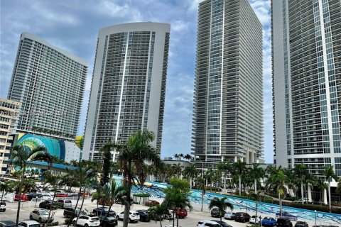 Condo à Hallandale Beach, Floride, 2 chambres  № 2077942