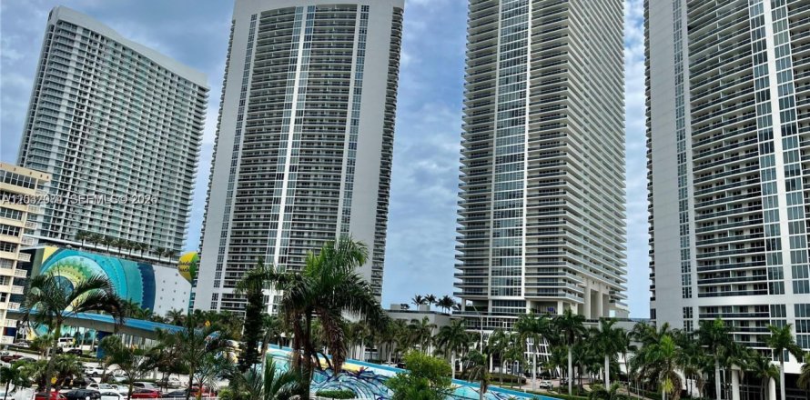 Condo à Hallandale Beach, Floride, 2 chambres № 2077942