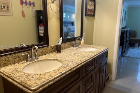 Copropriété à louer à Hallandale Beach, Floride: 2 chambres, 111.48 m2 № 2077942 - photo 19