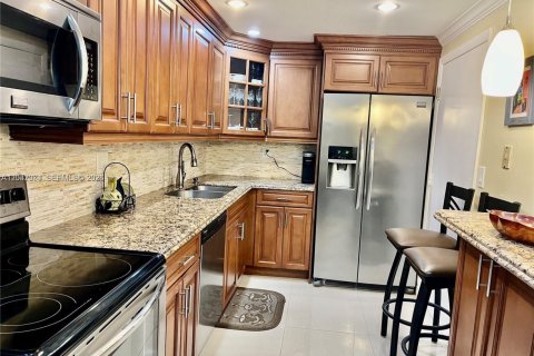 Copropriété à louer à Hallandale Beach, Floride: 2 chambres, 111.48 m2 № 2077942 - photo 10