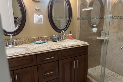 Copropriété à louer à Hallandale Beach, Floride: 2 chambres, 111.48 m2 № 2077942 - photo 28