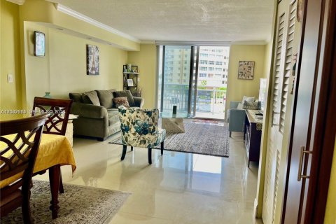Copropriété à louer à Hallandale Beach, Floride: 2 chambres, 111.48 m2 № 2077942 - photo 26