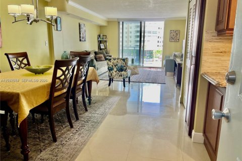 Copropriété à louer à Hallandale Beach, Floride: 2 chambres, 111.48 m2 № 2077942 - photo 15