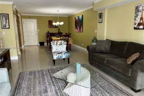 Copropriété à louer à Hallandale Beach, Floride: 2 chambres, 111.48 m2 № 2077942 - photo 8