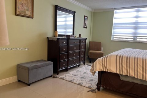 Copropriété à louer à Hallandale Beach, Floride: 2 chambres, 111.48 m2 № 2077942 - photo 16