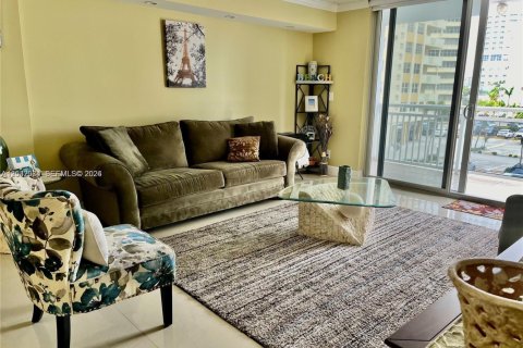 Copropriété à louer à Hallandale Beach, Floride: 2 chambres, 111.48 m2 № 2077942 - photo 2