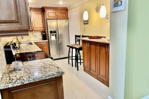Copropriété à louer à Hallandale Beach, Floride: 2 chambres, 111.48 m2 № 2077942 - photo 11