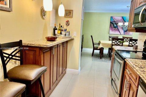 Copropriété à louer à Hallandale Beach, Floride: 2 chambres, 111.48 m2 № 2077942 - photo 14
