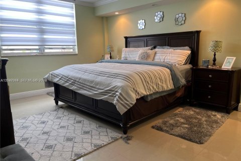 Copropriété à louer à Hallandale Beach, Floride: 2 chambres, 111.48 m2 № 2077942 - photo 17