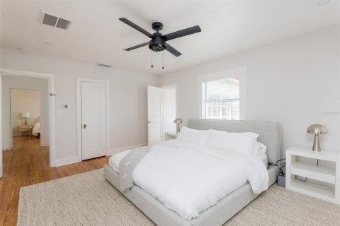 House in Tampa, Florida 3 bedrooms, 221.66 sq.m. № 1687005 - photo 21