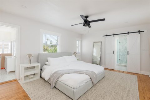 House in Tampa, Florida 3 bedrooms, 221.66 sq.m. № 1687005 - photo 20