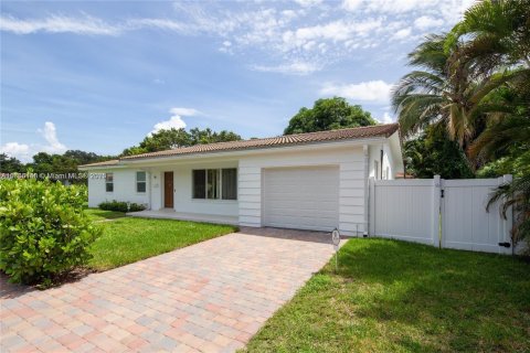 House in Miami Shores, Florida 3 bedrooms, 132.11 sq.m. № 1886583 - photo 1