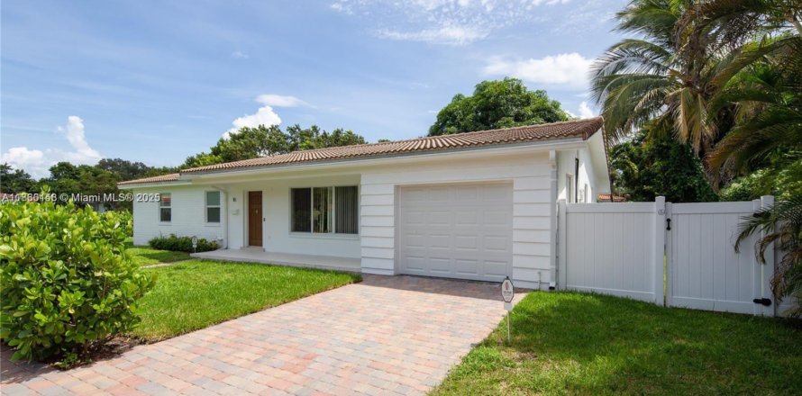 House in Miami Shores, Florida 3 bedrooms, 132.11 sq.m. № 1886583