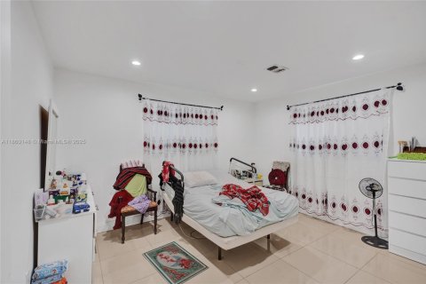 House in Miami Shores, Florida 3 bedrooms, 132.11 sq.m. № 1886583 - photo 25