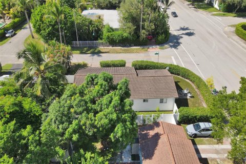 House in Miami Shores, Florida 3 bedrooms, 132.11 sq.m. № 1886583 - photo 9