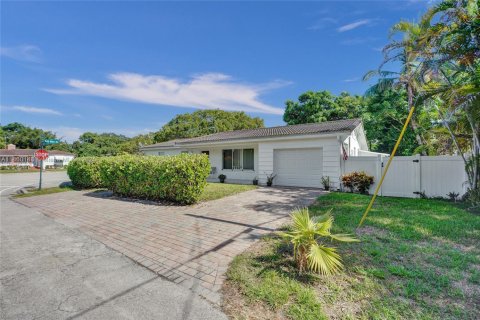 House in Miami Shores, Florida 3 bedrooms, 132.11 sq.m. № 1886583 - photo 3