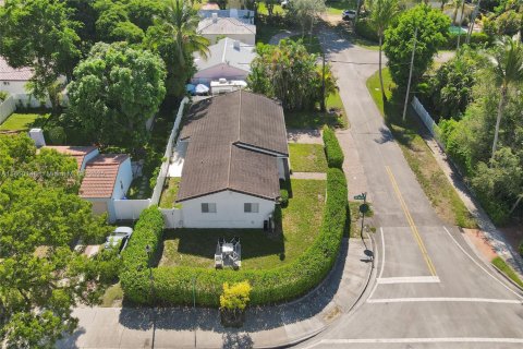 House in Miami Shores, Florida 3 bedrooms, 132.11 sq.m. № 1886583 - photo 11