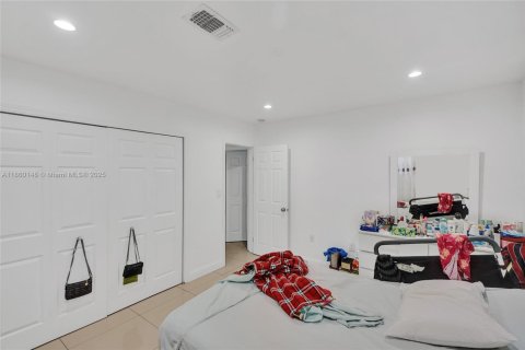House in Miami Shores, Florida 3 bedrooms, 132.11 sq.m. № 1886583 - photo 30