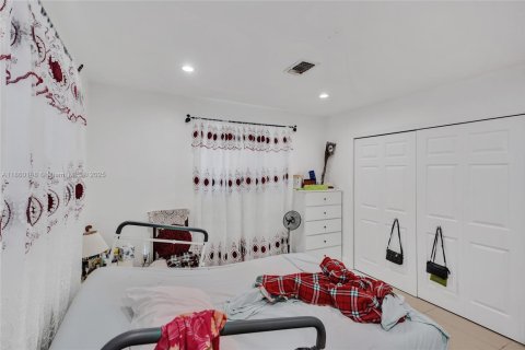 House in Miami Shores, Florida 3 bedrooms, 132.11 sq.m. № 1886583 - photo 28