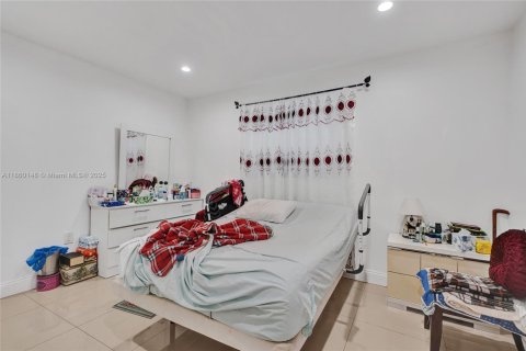House in Miami Shores, Florida 3 bedrooms, 132.11 sq.m. № 1886583 - photo 29