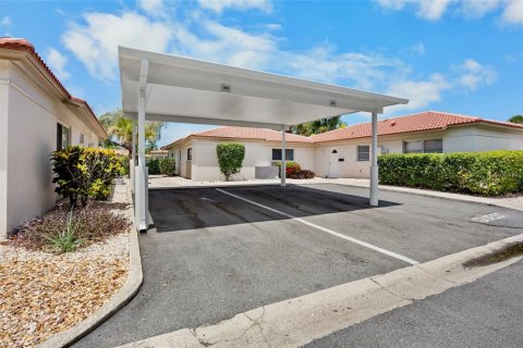 Villa ou maison à vendre à Sarasota, Floride: 2 chambres, 96.25 m2 № 2149964 - photo 2
