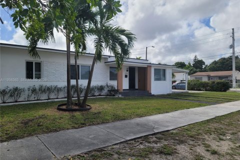 Casa en Miami, Florida 3 dormitorios, 160.63 m2 № 2010448