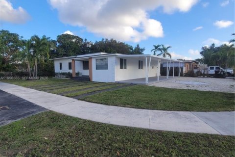 Casa en alquiler en Miami, Florida, 3 dormitorios, 160.63 m2 № 2010448 - foto 5