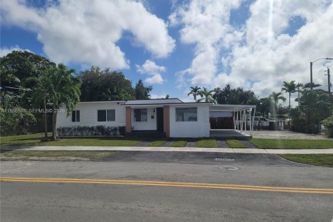 Casa en alquiler en Miami, Florida, 3 dormitorios, 160.63 m2 № 2010448 - foto 4