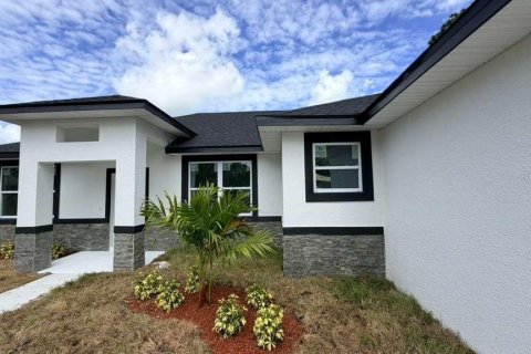 House in North Port, Florida 4 bedrooms, 185.8 sq.m. № 2095889 - photo 2